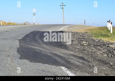 Réparation d'un revêtement routier d'asphalte Banque D'Images