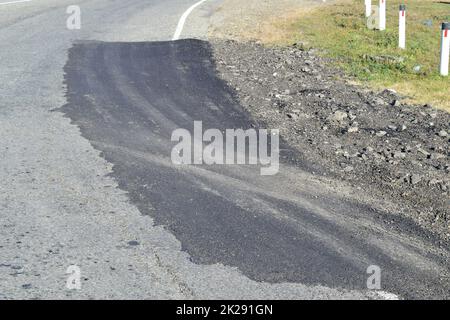 Réparation d'un revêtement routier d'asphalte Banque D'Images