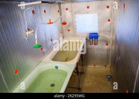 Un prix pour la croissance des alevins de poissons. Baignoire pour la RFY. Un poisson-nursery Banque D'Images