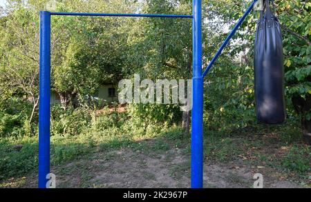 Bar fait maison avec un sac à l'extérieur dans le jardin. Banque D'Images