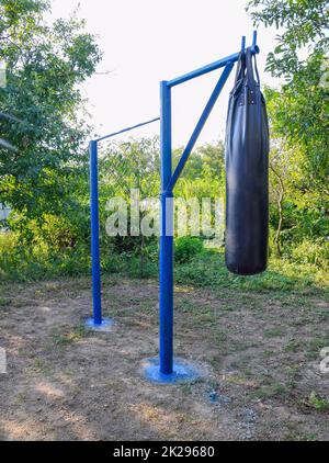 Bar fait maison avec un sac à l'extérieur dans le jardin. Banque D'Images