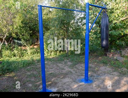 Bar fait maison avec un sac à l'extérieur dans le jardin. Banque D'Images