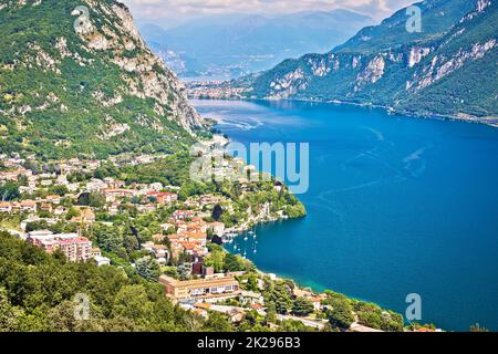 Vue panoramique aérienne sur le lac de Côme près de Lecco Banque D'Images