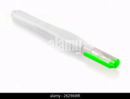 correcteur de stylo vert isolé sur fond blanc Banque D'Images