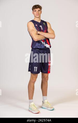 Liège. BELGA, 22 septembre 2022, Romain Bruwier de Liège pose à un photoshop de l'équipe belge de basket-ball Panier de Liège, devant la Ligue BNXT 2022-2023, jeudi 22 septembre 2022 à Liège. BELGA PHOTO JAMES ARTHUR GEKIERE Banque D'Images