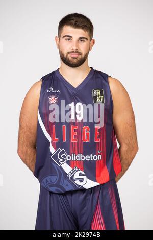 Liège. BELGA, 22 septembre 2022, Eduard Duperroy de Liège pose à un photoshop de l'équipe belge de basket-ball Panier de Liège, devant la Ligue BNXT 2022-2023, jeudi 22 septembre 2022 à Liège. BELGA PHOTO JAMES ARTHUR GEKIERE Banque D'Images