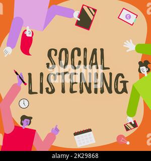 Légende de texte présentant l'écoute sociale. Concept d'entreprise analyse des conversations et des tendances de vos collègues produits portant S Decorating Mobile application Defining Teamwork. Banque D'Images