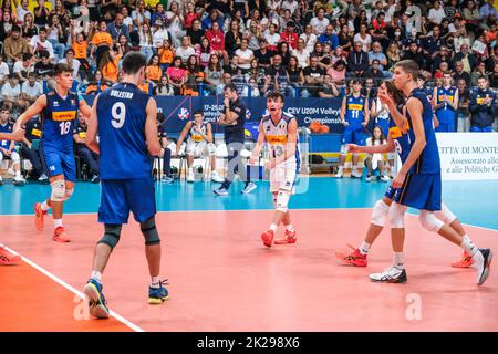 Exultation de l'équipe d'Italie. Pendant le Championnat d'Europe U20 - Italie contre Pologne, les Intenationals de volley-ball à Montesilvano/Vasto, Italie, 22 septembre 2022 Banque D'Images