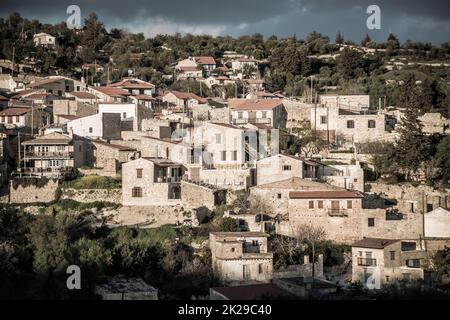 Vue sur le village de Vouni. District de Limassol. Chypre Banque D'Images