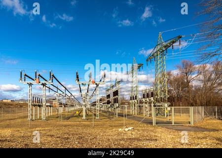 Sous-station électrique près d'une centrale hydroélectrique sur la rivière Lech, Bavière, Allemagne Banque D'Images