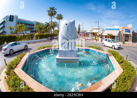 AYIA NAPA, Chypre - 07 avril 2018 : fontaine au centre-ville Banque D'Images