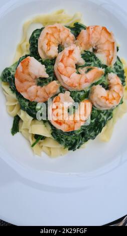 Crevettes Fetticcin pâtes. Pâtes italiennes aux crevettes Banque D'Images