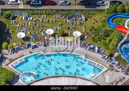 Vue aérienne, Maximiare Erlebnistherme Bad Hamm, piscine d'aventure avec bains de soleil et pelouse, centre, Hamm, région de la Ruhr, Rhénanie-du-Nord-Westphalie, Germa Banque D'Images