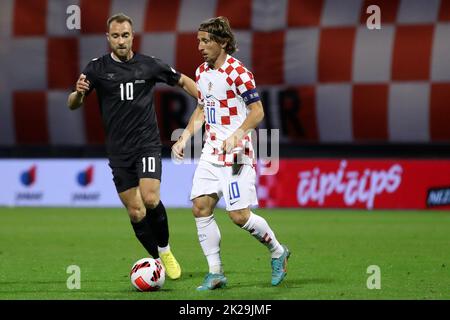 ZAGREB, CROATIE - SEPTEMBRE 22 : Christian Eriksen du Danemark est en compétition pour le bal avec Luka Modric de Croatie lors de la Ligue des Nations de l'UEFA Un match du Groupe 1 entre la Croatie et le Danemark au Stadion Maksimir sur 22 septembre 2022 à Zagreb, en Croatie. Photo: Goran Stanzl/PIXSELL Banque D'Images