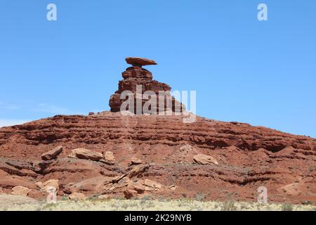 Mexican Hat Rock dans le comté de San Juan. Utah. ÉTATS-UNIS Banque D'Images