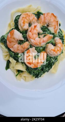 Crevettes Fetticcin pâtes. Pâtes italiennes aux crevettes Banque D'Images
