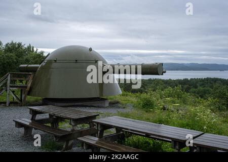 Austratt, Norvège - 06 juillet 2022 : le fort d'Austratt a été construit en 1942 par les Allemands et la pièce maîtresse est une triplée de 28 cm du Germa Banque D'Images