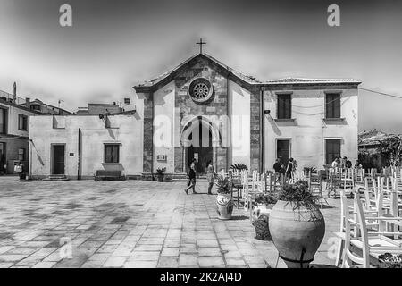 MARZAMEMI, ITALIE - 12 AOÛT 2021 : l'église Saint François de Paola, sur la place centrale de Marzamemi, pittoresque village de pêcheurs de Provin Banque D'Images