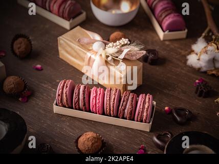 Boîte cadeau de macarons roses Banque D'Images