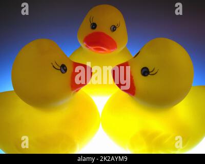 Photo des canards en caoutchouc comme symbole du plaisir et de la jeunesse Banque D'Images