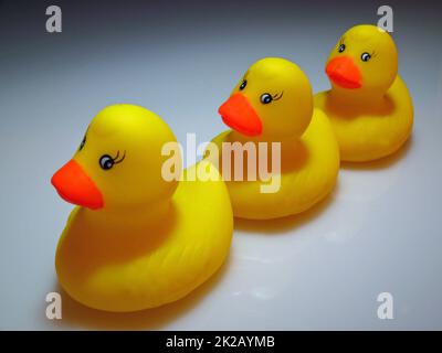 Photo des canards en caoutchouc comme symbole du plaisir et de la jeunesse Banque D'Images