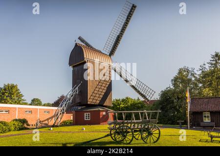 Moulin à poste à Dornum, Frise orientale, Basse-Saxe, Allemagne Banque D'Images