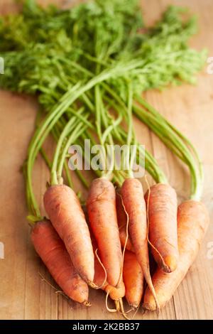 Rien que les carottes. Carottes sur un comptoir. Banque D'Images