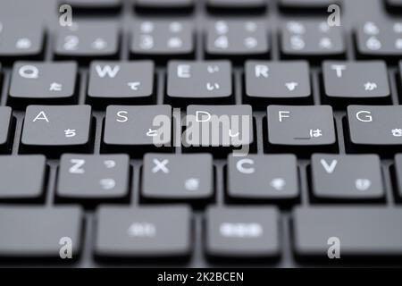 Gros plan du clavier de l'ordinateur. Clavier de saisie alphabétique et japonais hiragana. Banque D'Images