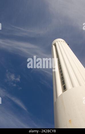 Phare de Arenas Blancas vu de bas en haut. Banque D'Images