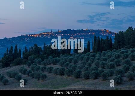 Volterra la nuit en Toscane, Italie Banque D'Images