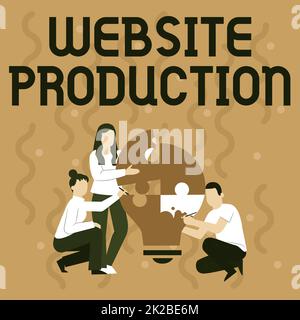 Légende conceptuelle site Web production, concept Internet création de sites avec contenu de mise en page et conception graphique employé dessin s'aidant les uns les autres Buil Banque D'Images