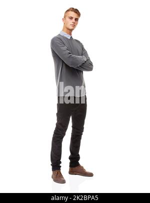 Confiance et présence - Hes les a tous les deux. Un long studio de prise de vue d'un jeune homme élégant habillé isolé sur blanc. Banque D'Images