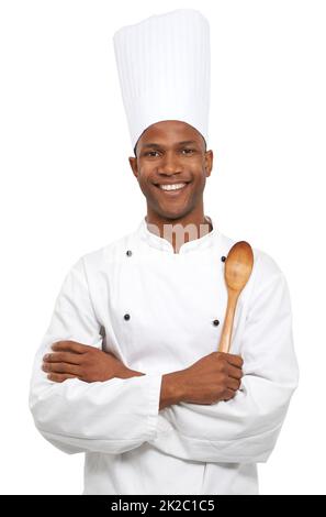 HES prêt à cuire. Un chef africain qui tient des ustensiles de cuisine. Banque D'Images