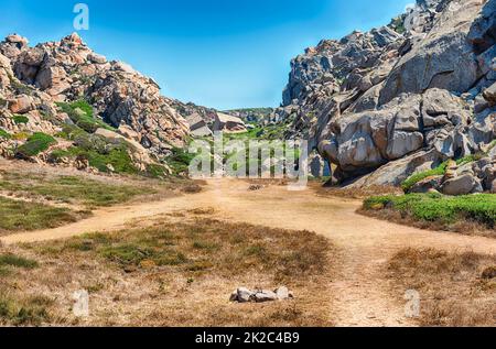 La plage rocheuse appelée vallée de la Lune dans le nord de la Sardaigne, en Italie Banque D'Images