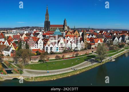 Vue aérienne de Ulm Minster quand le temps est agréable Banque D'Images