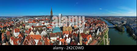 Vue aérienne de Ulm Minster quand le temps est agréable Banque D'Images