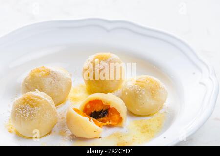 boulettes sucrées remplies d'abricots Banque D'Images