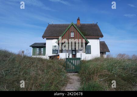 Toit de chaume maison sur la dune. Heiligenhafen Graswarder Banque D'Images