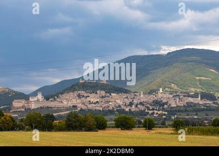 Vue panoramique de la vieille ville d'Assise, province de Pérouse, région de l'Ombrie, Italie Banque D'Images