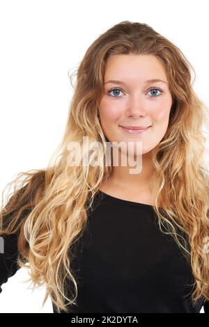 Être adolescent est facile. Studio portrait d'une jolie adolescente isolée sur blanc. Banque D'Images