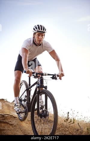 Vitesse maximale. Photo d'un cycliste en plein air. Banque D'Images