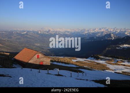 Vue de Rigi Kulm vers le lac Lauerzersee, canton de Schwyz. Banque D'Images