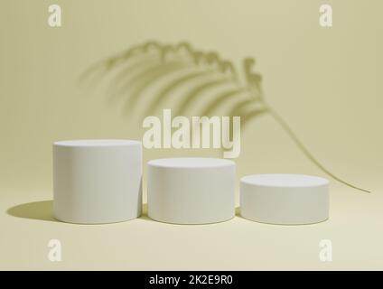 Pastel, clair, jaune d'agrumes, 3D rendu d'un simple, minime produit composition toile de fond avec trois podiums ou des supports et des ombres de feuilles de palmier dans le fond pour les produits de la nature Banque D'Images