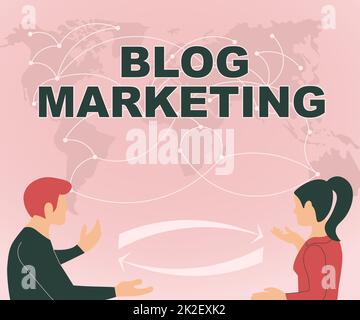 Affiche affichant Blog Marketing. Mot écrit sur n'importe quel processus qui publie ou annonce un site Web via le blog deux coéquipiers discutant de nouvelles idées World Map Brainstorming nouvelles solutions. Banque D'Images