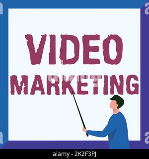 Panneau d'écriture à la main Marketing vidéo. Mot écrit sur vidéo Marketing instructeur dessin tenant Stick Pointing Board montrant de nouvelles leçons. Banque D'Images