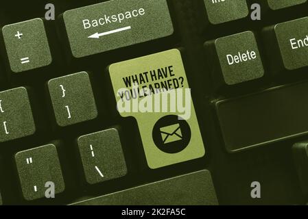 Inspiration montrant le signe Qu'avez-vous appris question. Idée d'affaires ce que vous avez appris question Téléchargement de documents concept, téléchargement et publication de nouveaux fichiers sur Internet Banque D'Images