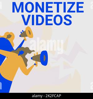 Affiche affichant des vidéos monétiser. Business concept processus de gagner de l'argent à partir de vos vidéos YouTube téléchargées femmes dessin tenant des mégaphones faire l'annonce au public. Banque D'Images