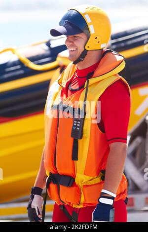 Sauvetage en mer. Un agent de sauvetage en mer et son hors-bord. Banque D'Images