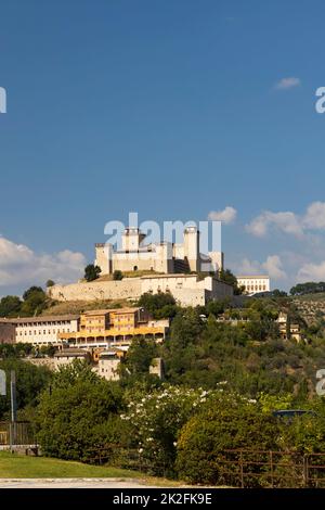 Château de Spoleto avec aqueduc en Ombrie, Italie Banque D'Images