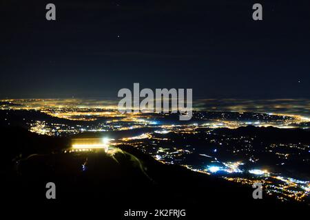 Eclairage ordinaire partiellement couvert de brouillard, de lumières douces Banque D'Images